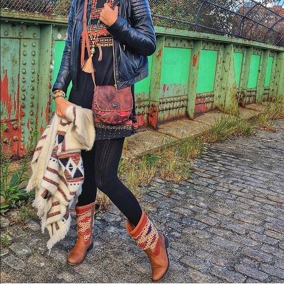 Kindred Spirit Kilim rug and leather boots. - Picture 8 of 9